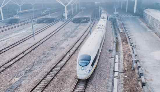 京张高铁轨道贯通 从北京到张家口不用1小时