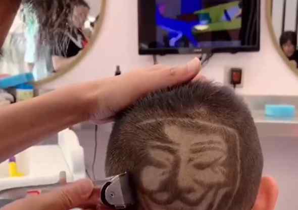 理发师在顾客头上剃出山水画 究竟是怎么一回事?