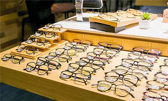 广州配眼镜 “壕”无人性！广州高人气网红眼镜店，甩手就送你400元镜框！