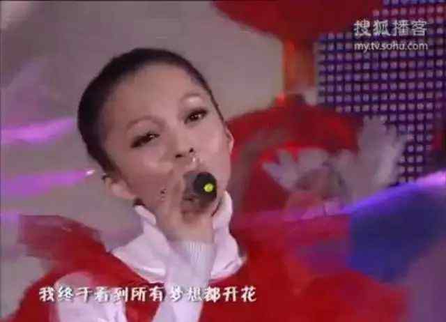 隐形的翅膀歌词 36年春晚十大经典歌曲：《隐形的翅膀》