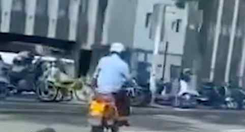 警方通报男子骑摩托拖行小狗 究竟是怎么回事?