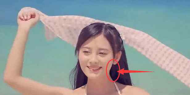 鞠婧祎整容 鞠婧祎为何很少回应整容传闻，看清她早年泳衣旧照，不言而喻