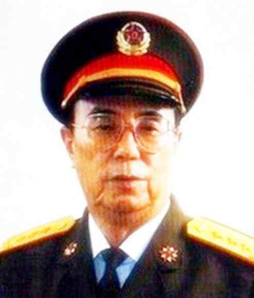 刘振华上将 杨白冰将军在1955年被授予上校军衔，33年后成为了上将