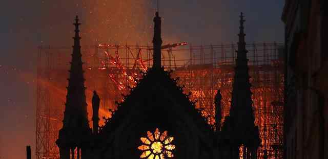 诺查丹马斯 预言家又一次站到了世界舞台，巴黎圣母院大火预言变成现实