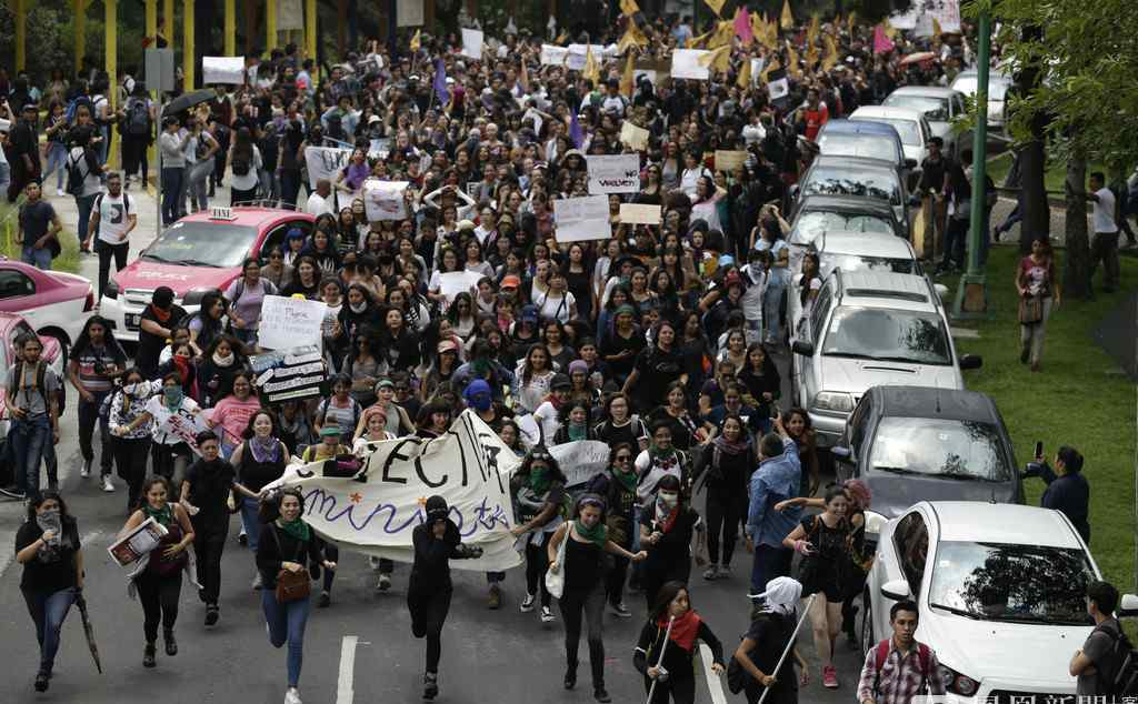 墨西哥校园恶棍引数千大学生抗议