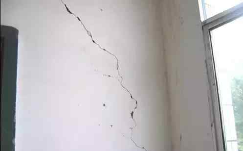墙面裂缝如何修补 墙面出现裂缝，该怎么修补啊？