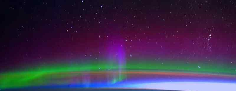 美翻了!俄宇航员太空拍下北极光