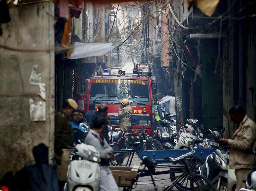 印度德里Anaj Mandi地区一工厂发生大火 遇难者家属将获百万救济