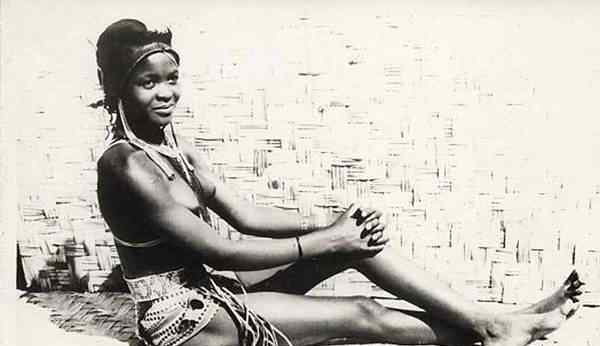 世界上的裸体部落：上世纪初非洲原始部落中的裸体女人