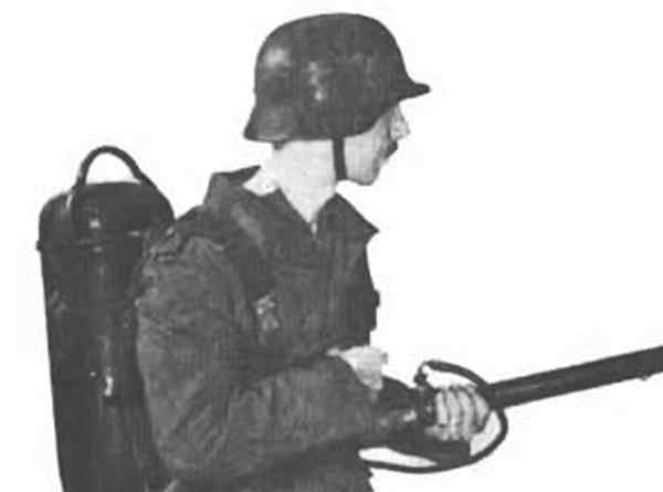 二战中的德国军队使用的喷火器