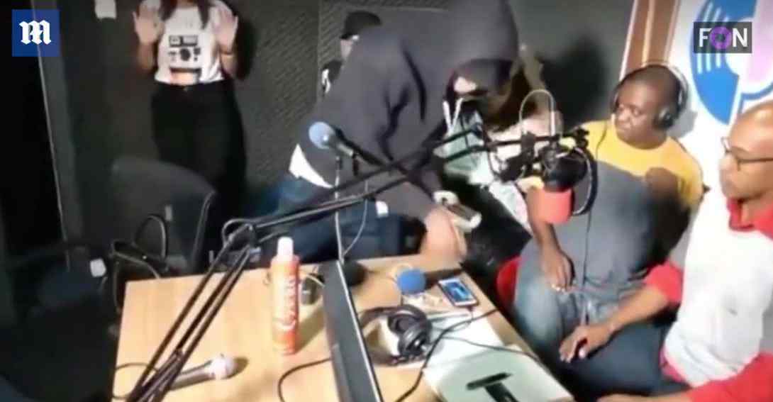 巴西电台正直播节目视频 一群歹徒持枪闯入抢劫