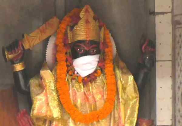 印度雾霾天PM2.5爆表让众神窒息神职人员为神像戴上口罩