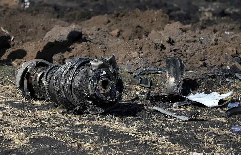 埃塞航空空难原因：波音737MAX8机型客机坠毁现场图片