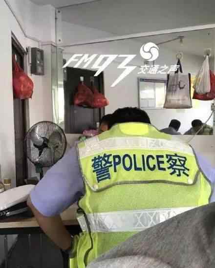 深圳交警上班时间吃早饭被举报官方回应来了