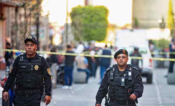 墨西哥前军事人员露天小便遭斥向人群开枪 5人死亡