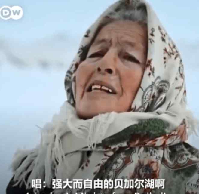 80岁奶奶在贝加尔湖上生活
