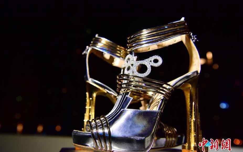 世界最贵的的高跟鞋价值1.4亿 Antonio Vietri设计制作的“星月”