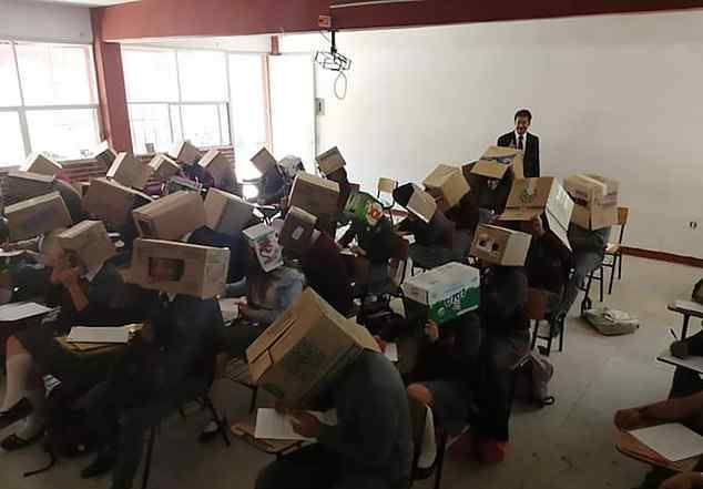 墨西哥奇葩防作弊：老师为防作弊让学生戴纸箱考试