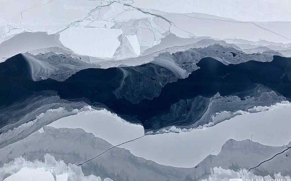 NASA在南极发现一座整齐的矩形冰山