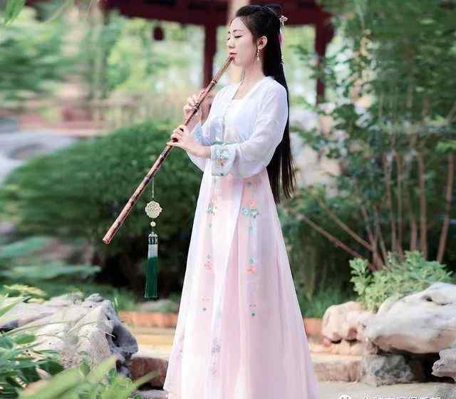 汉民族传承四千多年的传统民族服装，是四书五经中的冠服系统