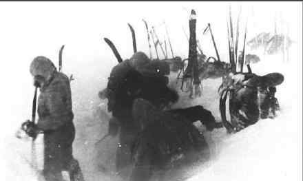 迪亚特洛夫dyatlov事件揭秘 9位滑雪登山者误入军事基地离奇死亡