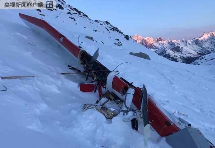 直升机与小型旅游飞机在意大利与法国边境的阿尔卑斯山区相撞