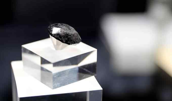 上海一珠宝公司7颗价值700余万的钻石被调包