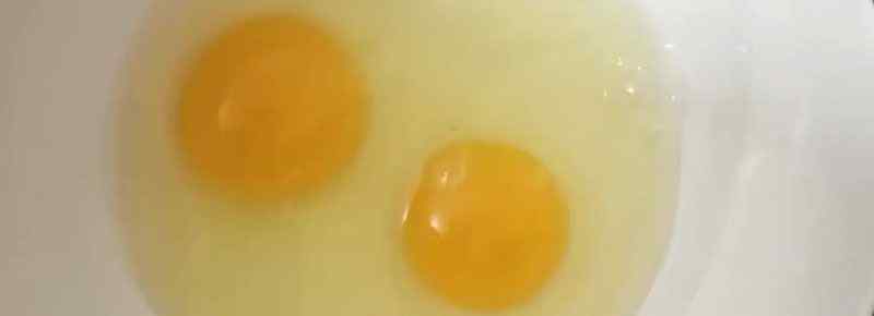鸭蛋清是绿色的但是蛋黄没散