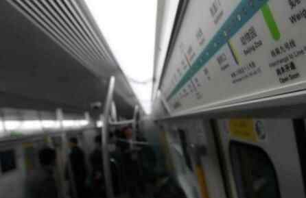 北京地铁拆座椅 到底是要干嘛？