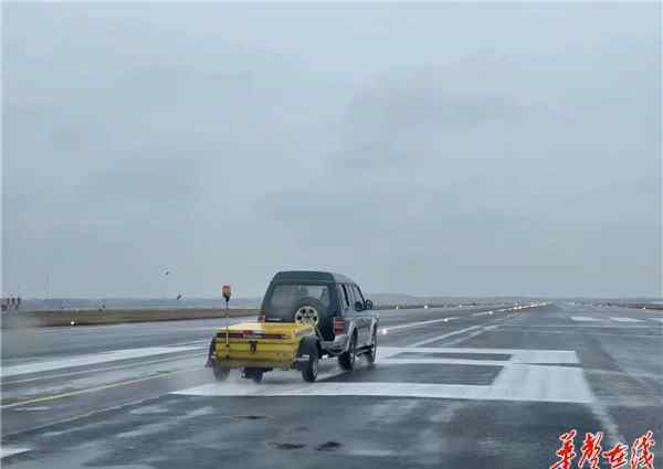 雨雪天气飞机 低温雨雪天气影响 长沙机场启动大面积航班延误响应蓝色等级