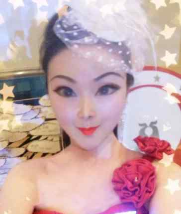 真人版蛇精 女子PS似蛇精走红 盘点各路男女"蛇精"文章配图