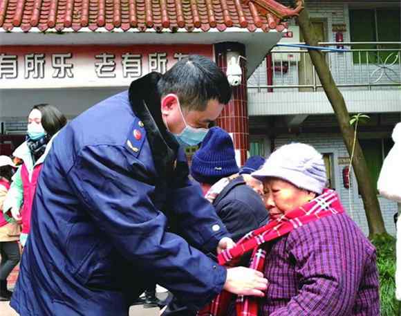 春节慰问活动 涪陵：送温暖献爱心 关爱老人新春慰问活动火热开展中