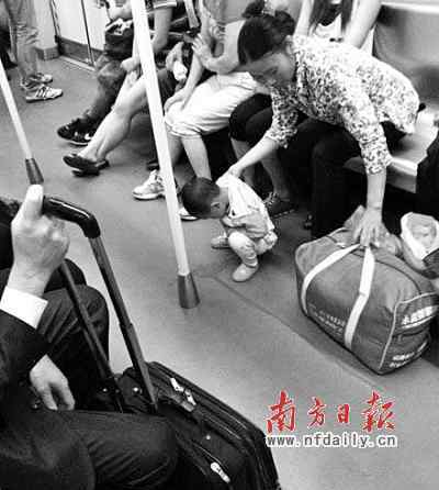 地铁大便 大便弟地铁当众大便被称“中国式拉屎”