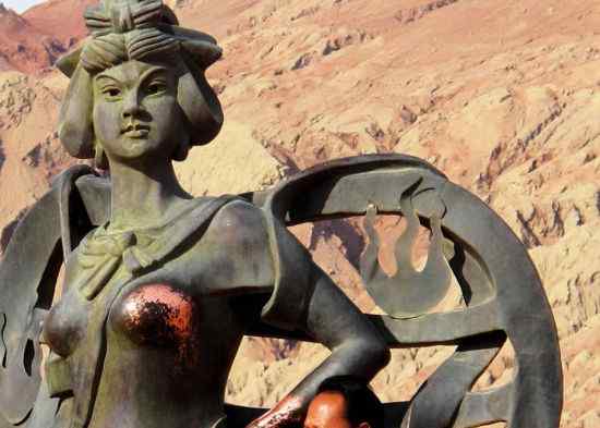 铁扇公主铜像 铁扇公主铜像遭袭胸 令游客集体形象受损