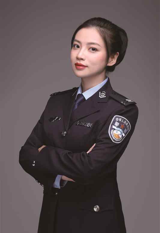 温州交警队 首个中国人民警察节，记者走近三位温州交警