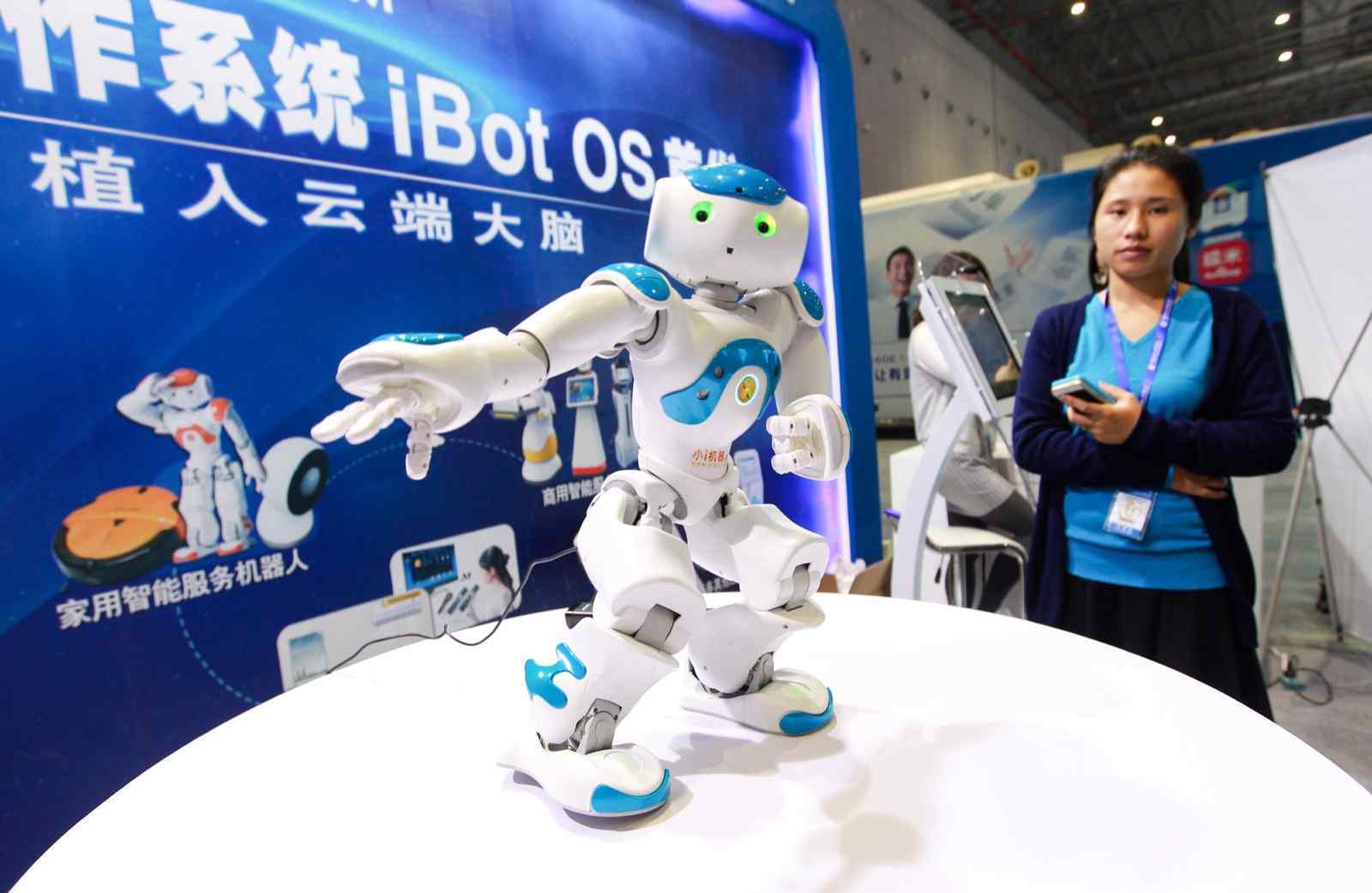 机器人之父 小i机器人创始人袁辉 十几年坚守终成中国机器人之父