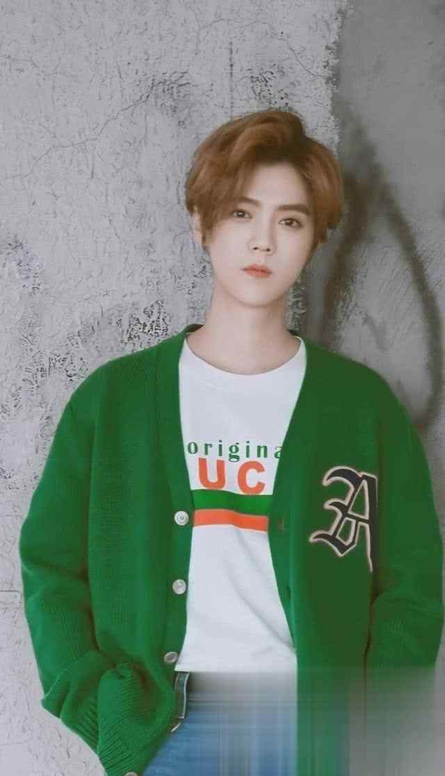 鹿晗黄子韬同框搞怪 鹿晗黄子韬健身房相遇，同框搞怪，偶像彻底没包袱