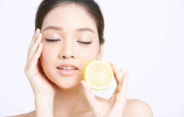 维e的功效与作用 用维e擦脸三个月的变化，维生素e护肤美容功效强大