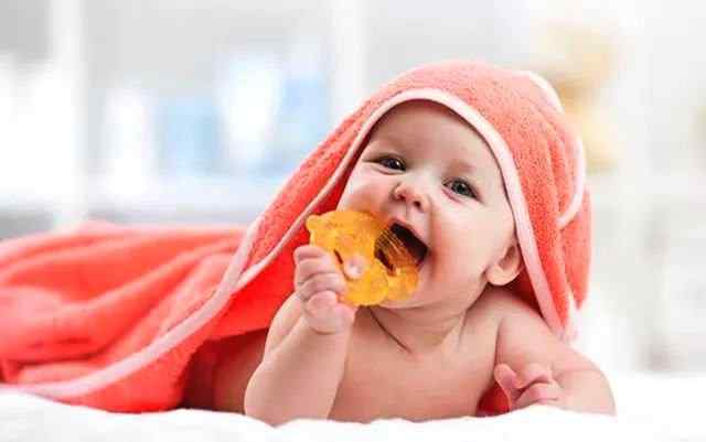 如何喂奶越喂越瘦 难怪宝宝不长肉，这4种错误喂奶方式只会让娃越吃越瘦！