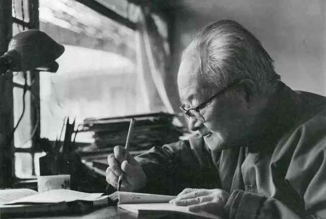 沈从文代表作 纪念丨今日沈从文忌辰：他是20世纪中国最优秀文学家之一
