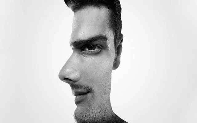 正脸还是侧脸 你看到的是正脸还是侧脸？一秒看出你在别人眼中是什么样的！