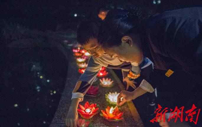 保利阆峰云墅 温暖有“+”：湖南保利物业万家灯和辉映中秋月夜