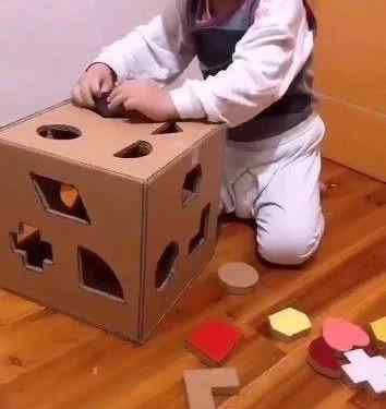 用纸箱做最简单的手工 上百块的益智玩具，简单几步就能做，强大的纸箱旧物改造手工！
