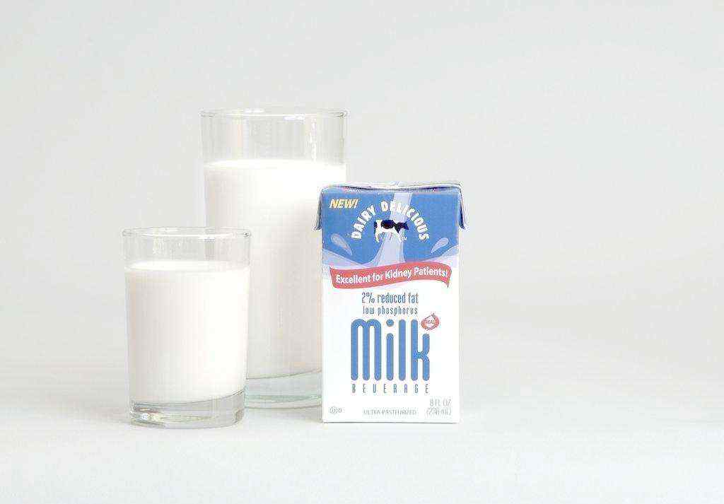 晚上喝纯牛奶有什么好处 牛奶什么时候喝最好 每天早晚喝牛奶有什么好处