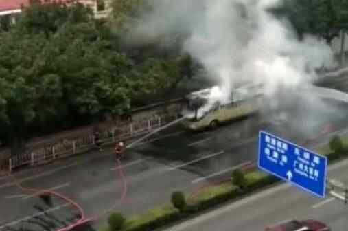 广州大巴行驶自燃 原因是这样简直太危险了