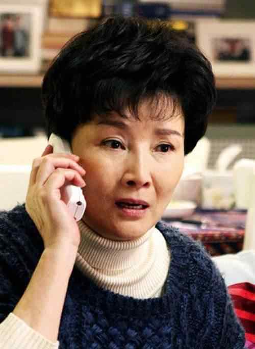 上海演员朱茵 国家一级演员朱茵，和星女郎同名却鲜有人知道，离异后心中痛