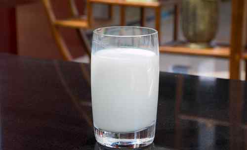 纯牛奶的功效与作用 纯牛奶的功效与作用 还能补充矿物质