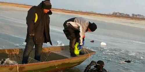 男子凿冰捕鱼溺亡 原因是这样实在太悲剧