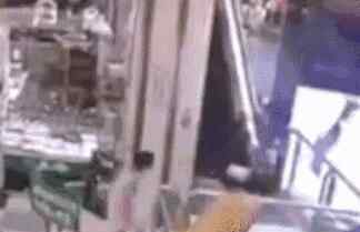男童商场扶梯坠下 悲剧真相简直令人心痛