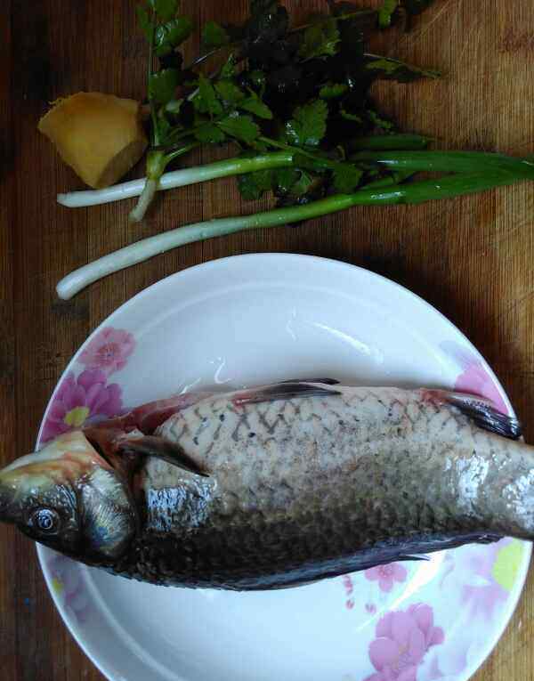 清炖鱼汤的做法大全 清炖鲤鱼汤配方 清炖鲤鱼汤食谱简单做法